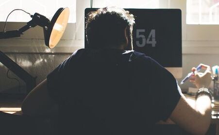 Une position assise incorrecte est à l'origine du développement de l'ostéochondrose